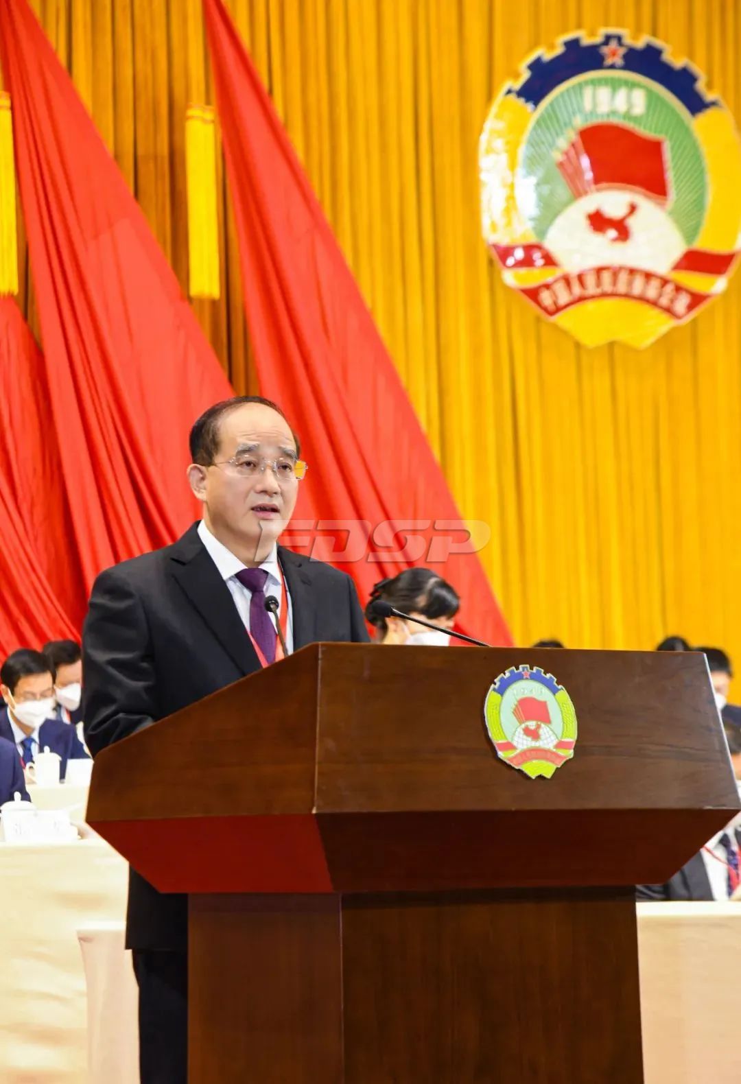 溧陽市政協(xié)十六屆二次會議勝利召開，良友股份董事長出席并獲兩項殊榮(圖3)